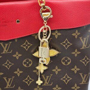 LV Gold Padlock Authentic 🔑 Luxury Bag Charm w/ Unbranded Flower Keychain